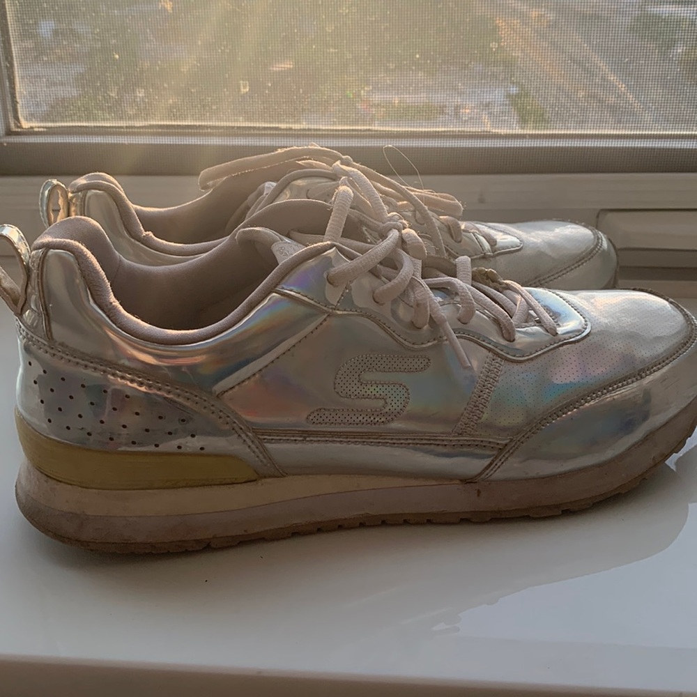 Hologram/ mirror effect Sketchers